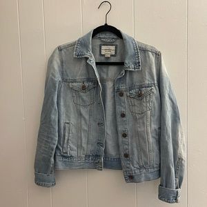 FOREVER 21 Light Wash Soft Denim Jacket size small